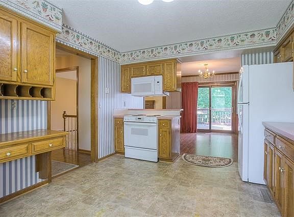 5th image of 1005 NW Delwood Dr