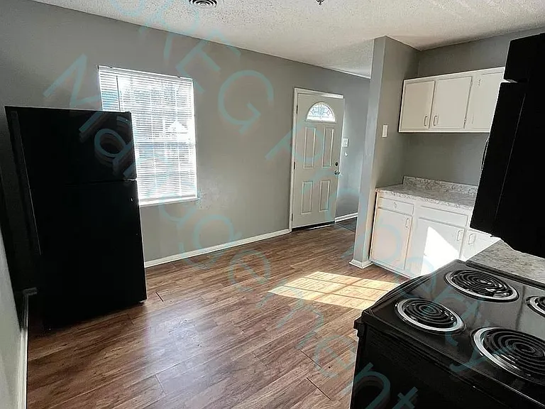2114 Broadview Ave — Photo 9