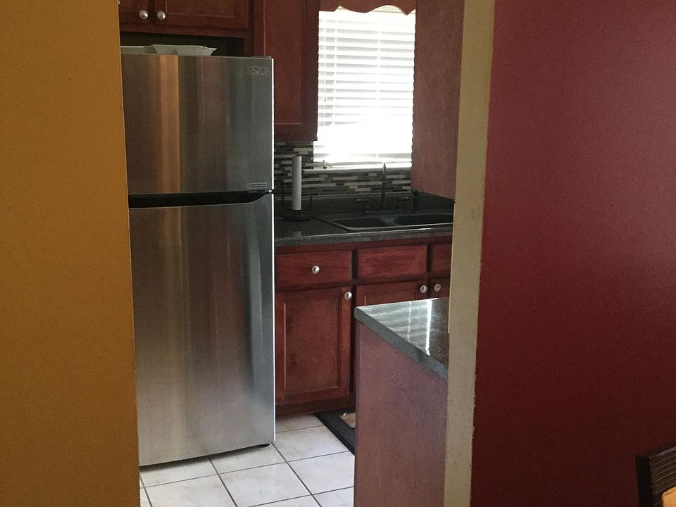 2nd image of 1105 Oakbrook Dr