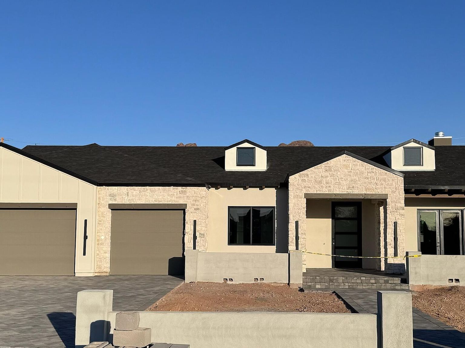 Farmhouse custom home by Ella Lee Homes in Camelback East, Phoenix, Cudia City
