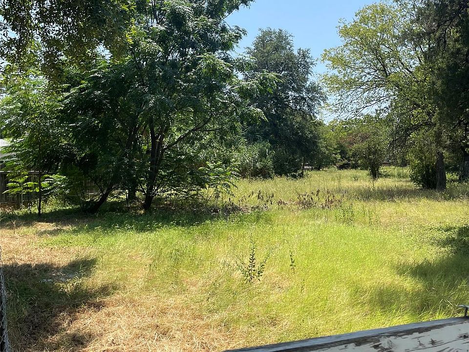 2nd image of 605 Montopolis Dr