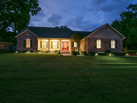 3rd image of 100 Red Barn Dr