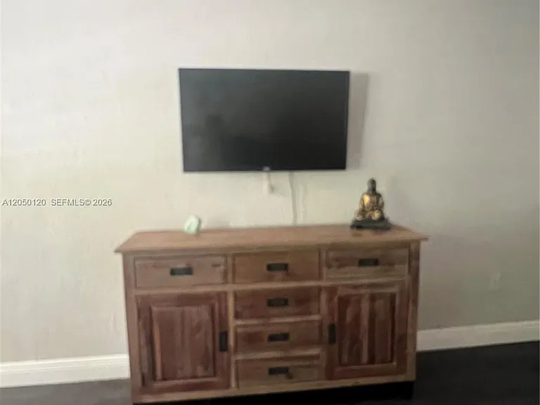 1524 Lenox Ave #11 — Photo 6