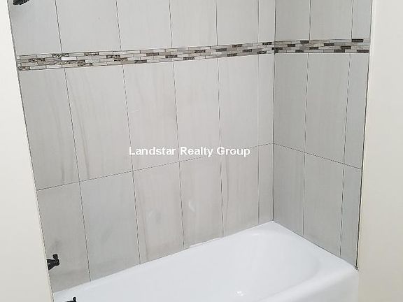 3rd image of 6042 N Washtenaw Ave APT 3