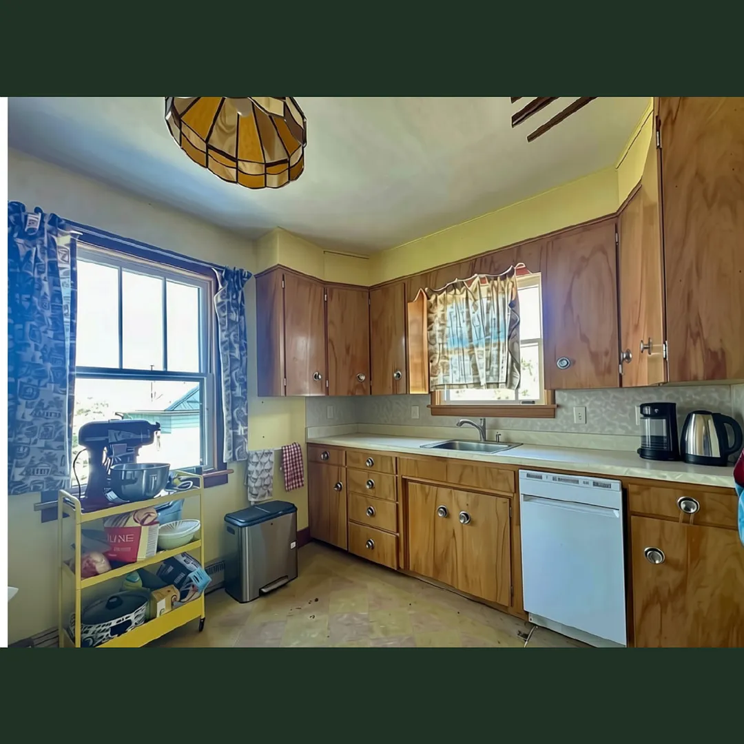 3 bed, 896 sqft, $2,300 — Photo 1