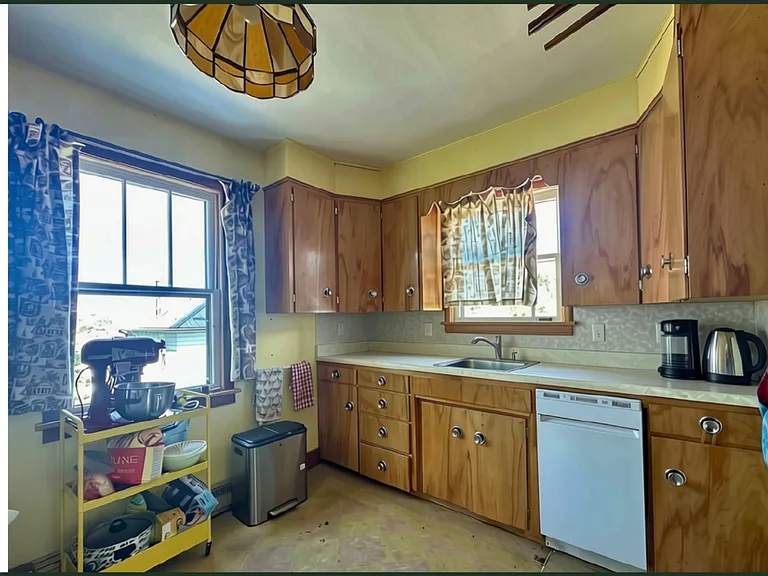 129 Lawrence St — Photo 1