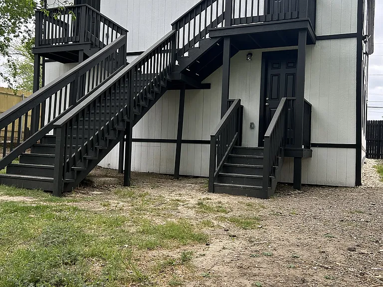 407 N Justin Ave #A — Photo 9