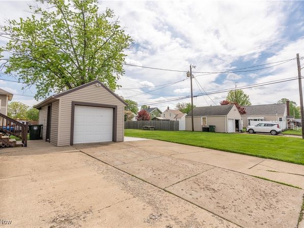 363 Bellflower Ave NW, Canton, OH 44708