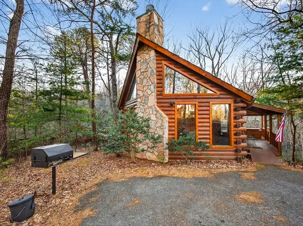 2332 Raymond Hollow Rd, Sevierville, TN 37876