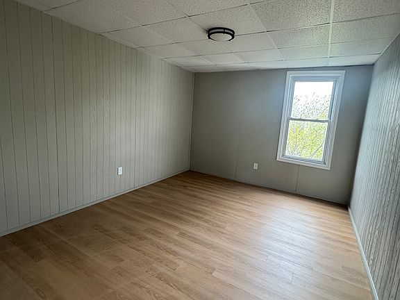 3rd image of 190 Weld St #4