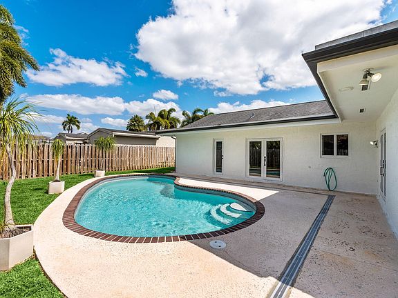 5th image of 11831 NW 38th Place