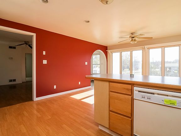 5th image of 215 Crane St