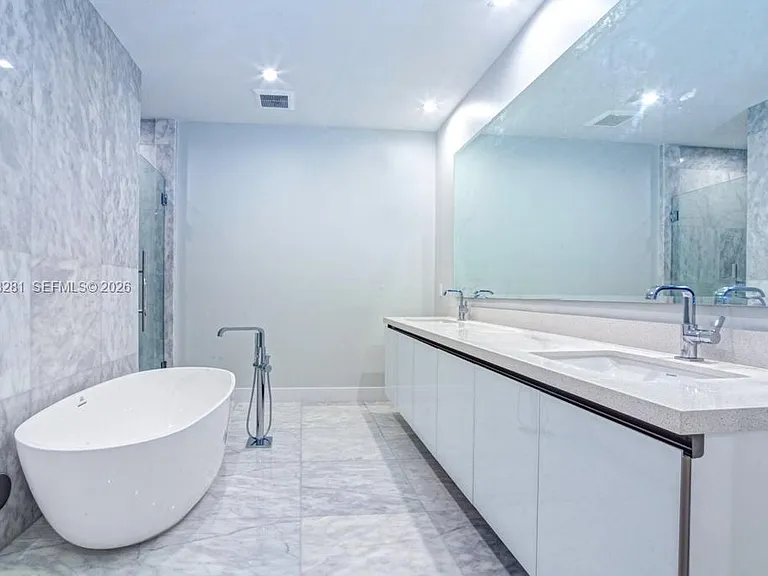 718 Valencia Ave #202 — Photo 22