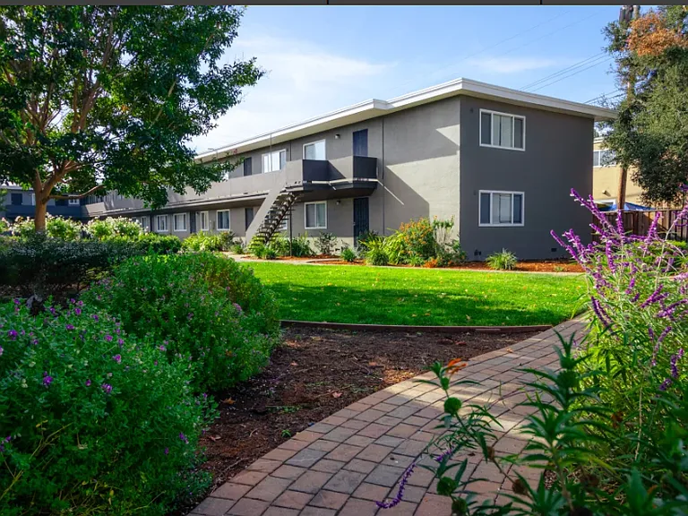 Garden Court Apartments — Photo 5