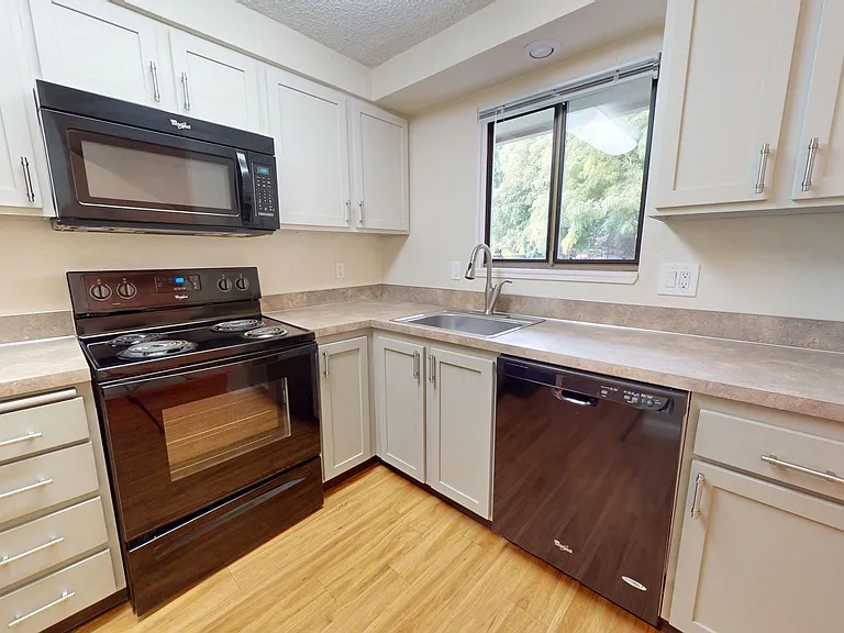 Kentfield Townhomes I & II — Photo 4