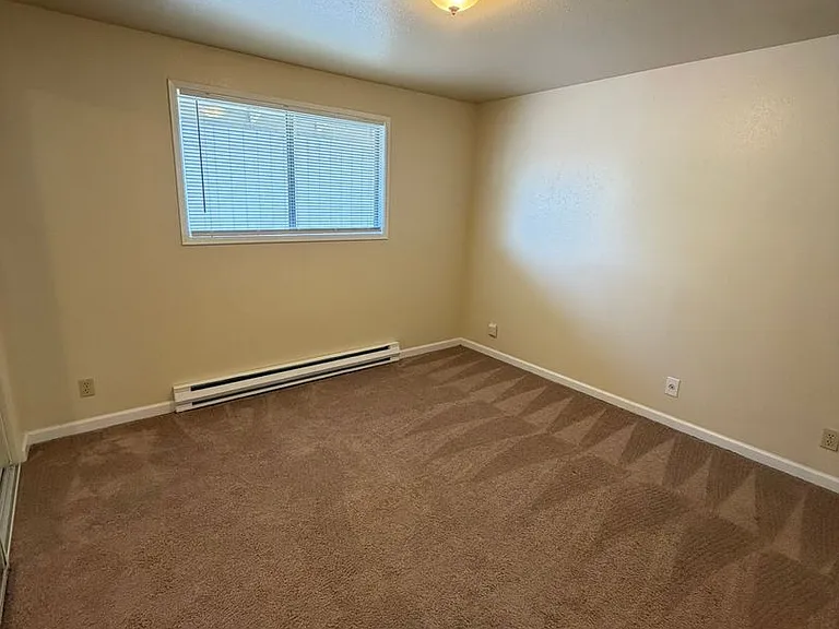177 W C St #7 — Photo 11