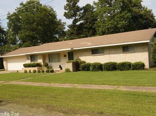 114 England St, Lonoke, AR 72086