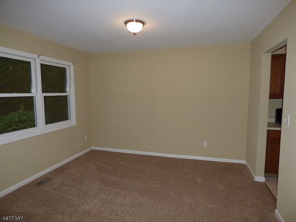 4th image of 61 Carriage Ln #61