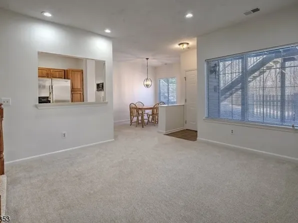 8 Sussex Ct, Bedminster, NJ 07921