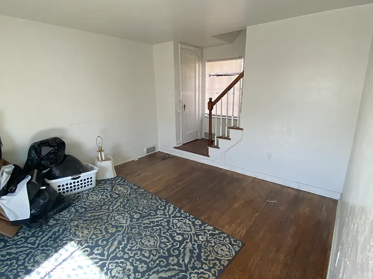 1454 Sylvan Ter — Photo 3