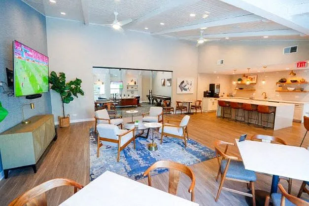 Clubroom Lounge & Cafe