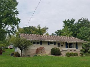 910 3rd St, Charleston, IL 61920