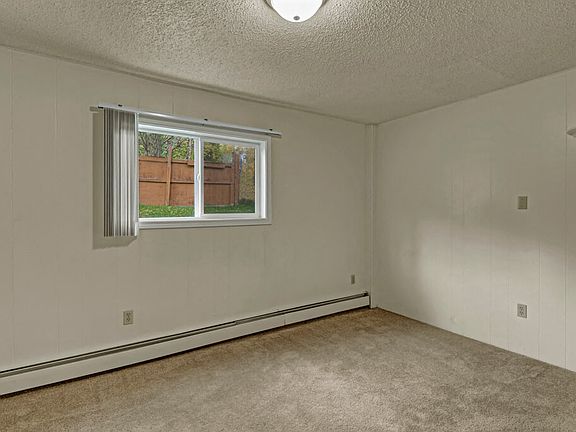Montclair Apartments - Bedroom