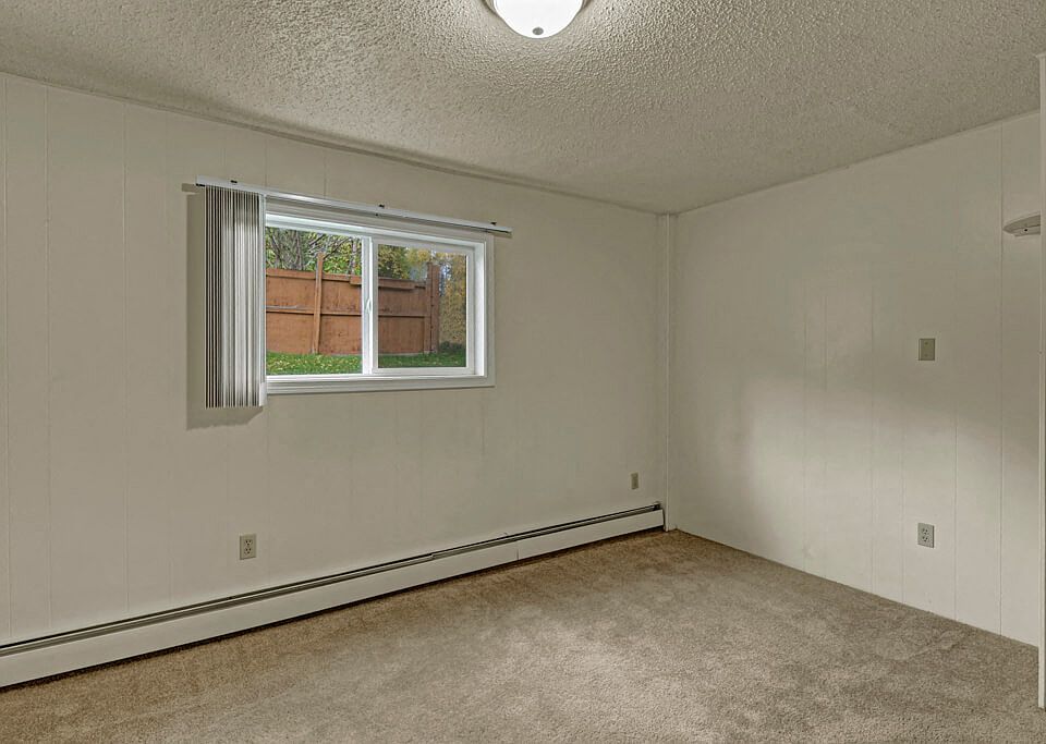 Montclair Apartments - Bedroom