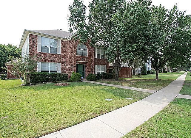 1st image of 2047 Vista Dr