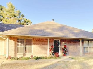 692 Briar Cove Ln, Gladewater, TX 75647