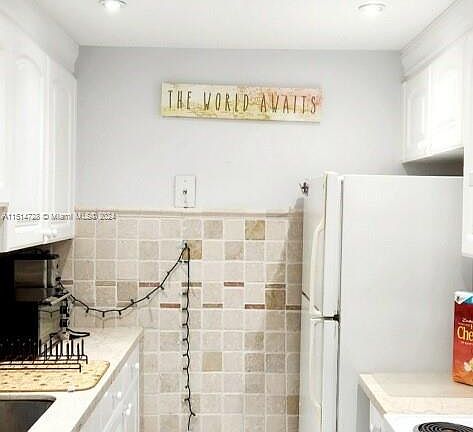 4th image of 2350 NE 135th St APT 207