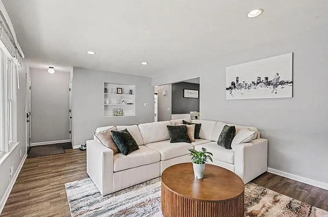 3 bed, 2.5 bath, 2028 sqft, $2,200 — Photo 4