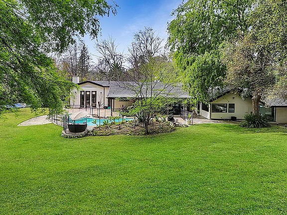 2nd image of 4816 Topeka Dr
