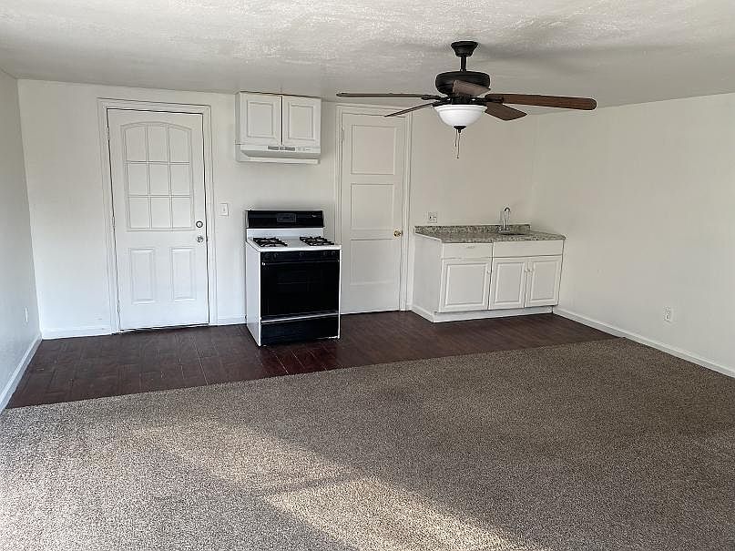 2nd image of 1017 1/2 Brundage Ln