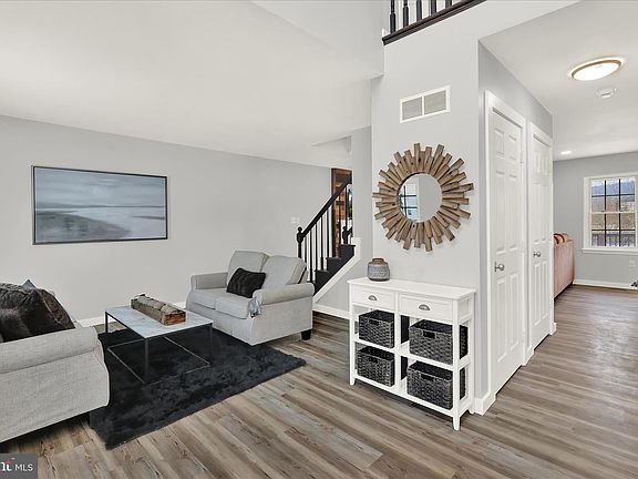 3rd image of 1049 Christina Dr