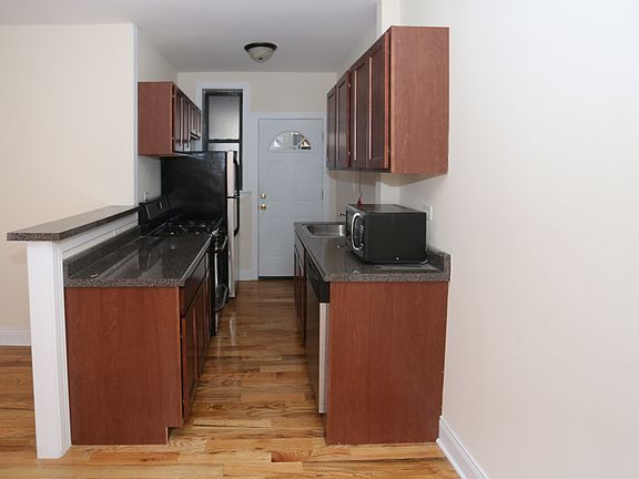 2nd image of 3827.5 N Fremont St #2E