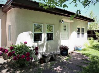 326 Peralta Ln, Taos, NM 87571