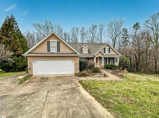 7 Crest Oak Ct, Greer, SC 29651