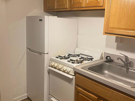 2nd image of 311 S Hicks St APT 3C