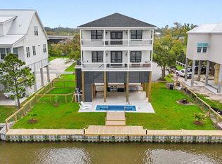 211 Front St, Pass Christian, MS 39571