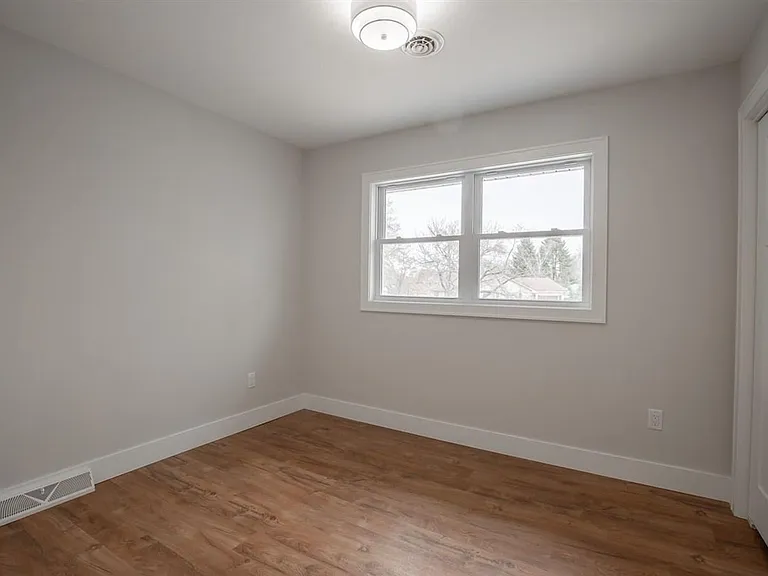 364 E Mac Arthur St — Photo 19