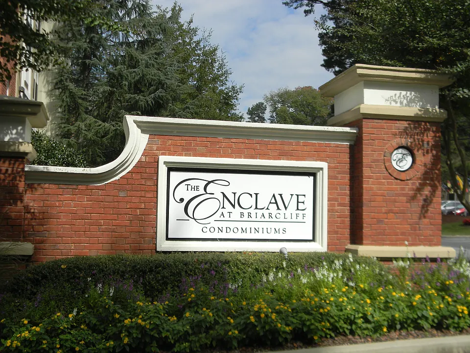 Beautiful mid-rise condo