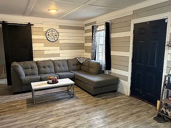 5th image of 20036 Glenn T Rd