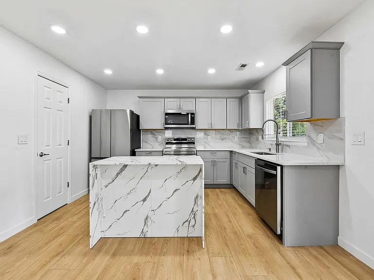 10094 Amston St — Photo 3