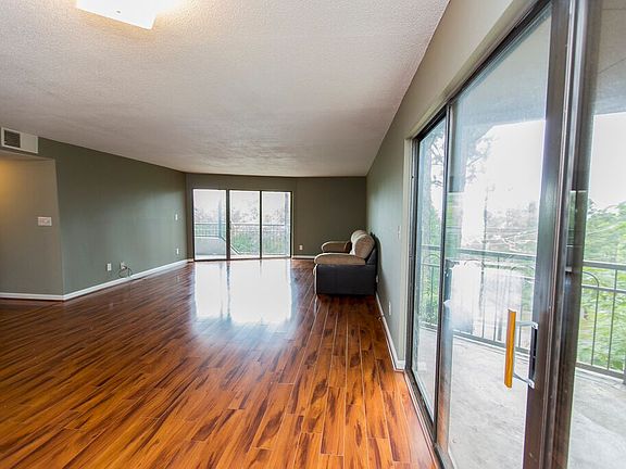 4th image of 1100 E Beacon Parkway East #201