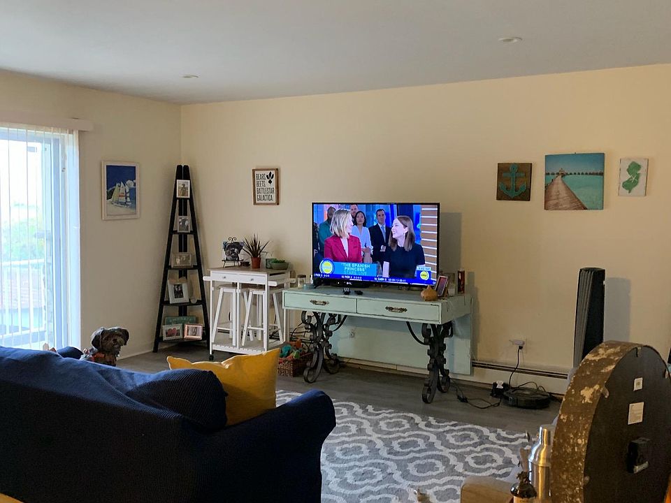 2nd image of 302 5th Ave APT 6