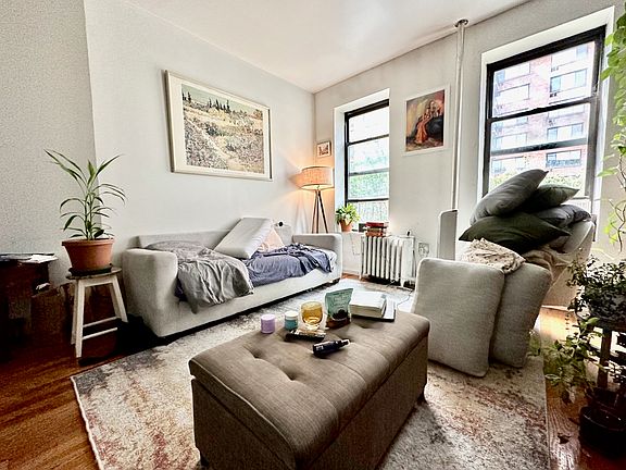 3rd image of 15 W 100th St APT 3W