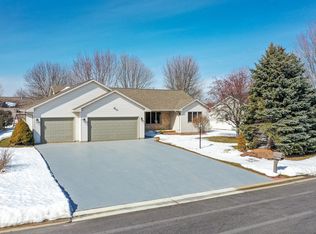 W5609 Jochmann Dr, APPLETON, WI 54915