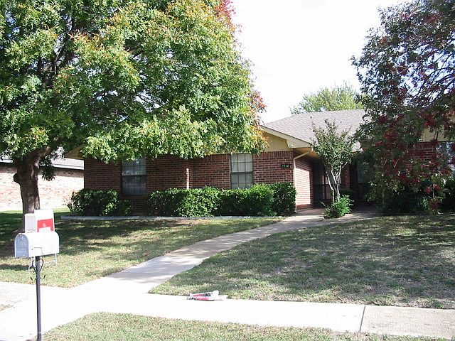 2nd image of 3310-3308 San Mateo Dr
