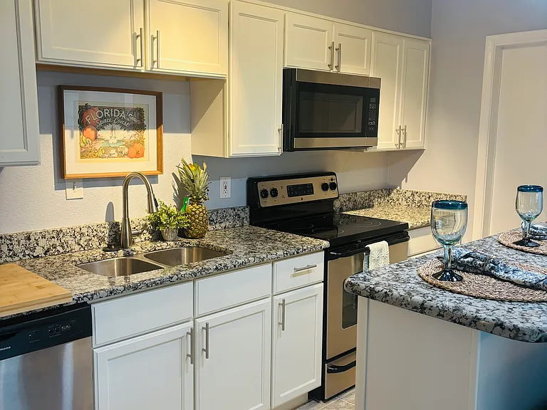 302 Lincoln Ave #7 — Photo 4